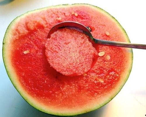 网红吃瓜铁锹勺子视频,铁锹勺子大显身手