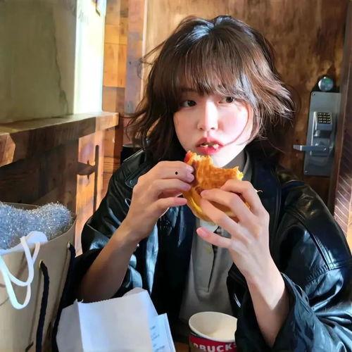 娱乐吃瓜酱情侣头像